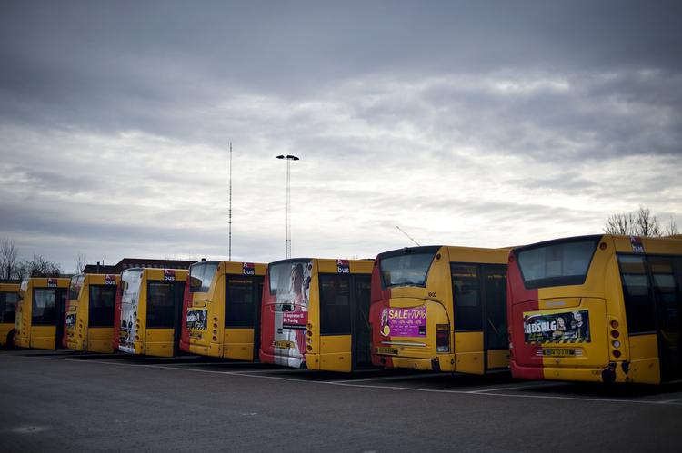 BUS. Samtlige chauffører hos busselskabet Arriva Gladsaxe har til morgen nedlagt arbejdet på grund af »en række utilfredsheder.På bussernes holdeplads i Søborg var alle busserne - som et sjældent syn - hjemme. 