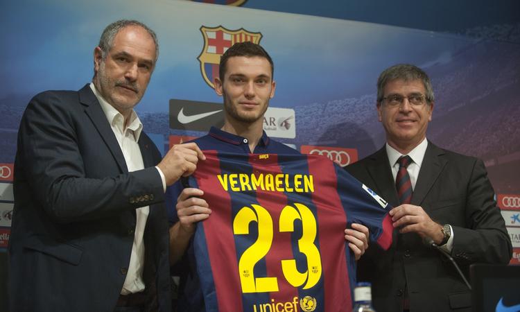 UHELDIGT. Et af Andoni Zubizarretas (tv.) uheldige indkøb var belgieren Thomas Vermaelen, der efter skiftet fra Arsenal inden VM-slutrunden endnu ikke har spillet et eneste minut og har udsigt til yderligere tre måneders skadespause. 