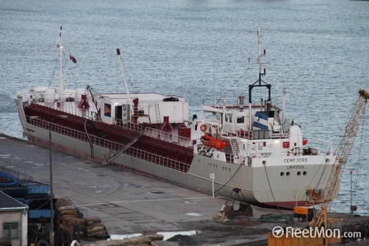 Forlis. Fragtskibet 'Cemfjord' ved kaj. Nu er vraget efter det forliste skib fundet. 