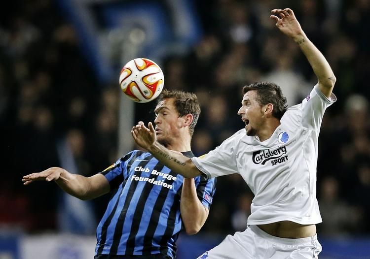 Spillerkøb. Europa League i Parken. Club Brugges Tom De Sutter og FCK's Claudemir, der nu er solgt til netop Club Brugge. 
