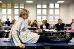 Læring. Katrine Kirk har sammen med en kollega et konsulentfirma, der underviser og rådgiver om patienters erfaring i et sygdomsforløb. Her viser Katrine Kirk, hvordan det er at være patient. 