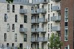 Forskel. En kvadratmeter i en ejerlejlighed koster i snit godt 22.000 kroner, mens samme areal koster godt 11.000 kroner i et hus. 