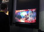KVALITETSKRIG. Bliver det Samsung eller LG, der løber med æren for at have bragt fremtidens tv-teknologi ud til folket? LG satser på OLED, som man kan se en repræsentation af til højre i billedet på skærmen. 
