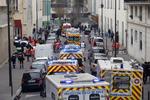 Tragedie. Flere berømte tegnere er blandt ofrene ved angrebet på satirebladet Charlie Hebdo i Paris. 