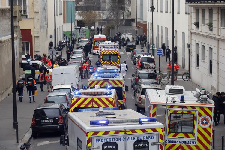 Tragedie. Flere berømte tegnere er blandt ofrene ved angrebet på satirebladet Charlie Hebdo i Paris. 