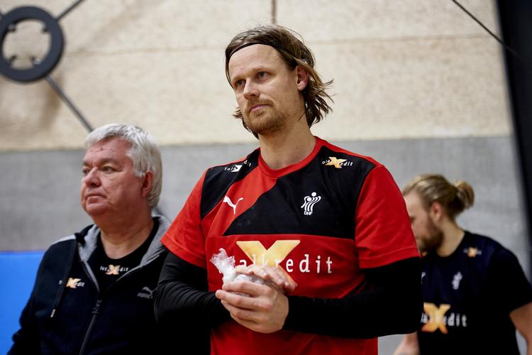 AV. I morgen bliver det konstateret, hvor slemt det står til med Kasper Søndergaards tommelfinger. 