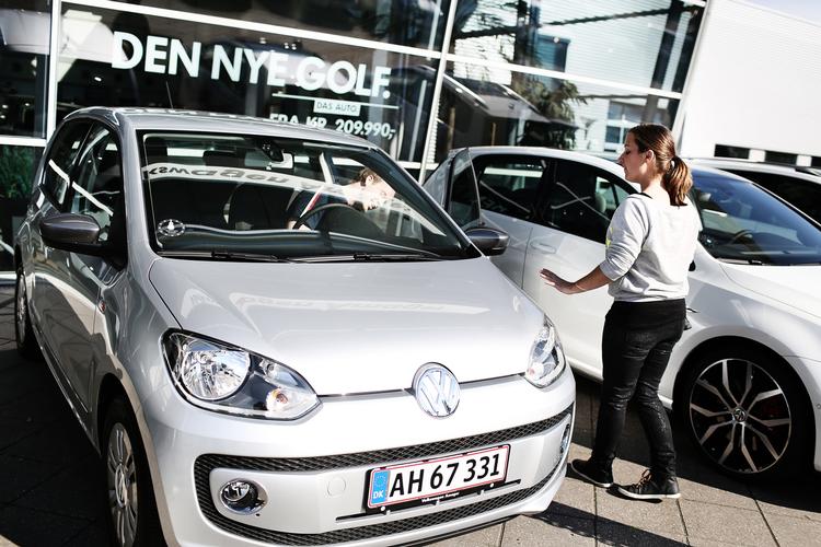 Favorit. Unge, der drømmer om en ny bil, peger ofte på VW Up. Den skal dog være sort. 