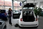 Tilbudsjagt. I kommende weekend vil mange bilforhandlere stå klar med gode tilbud på udvalgte modeller. Ofte vil bilen blive tilbudt med ekstra udstyr uden merpris. Morten Langkilde 