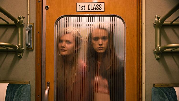 ROBERT. Sophie Kennedy Clark og Stacy Martin er med i den 5½ time lange 'Nymphomaniac Director's Cut' af Lars von Trier. 