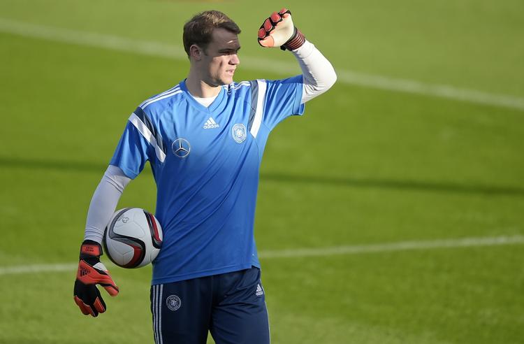 hæder. Manuel Neuer har det hele som målmand: Hurtighed,  sikre hænder, gode fødder ude på banen og solide indgreb i feltet. 