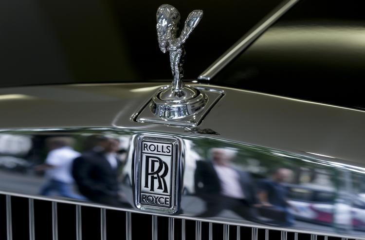 bedst. Rolls-Royce haer 111 år på bagen, og aldrig er der blevet solgt så mange eksemplarer af 'Verdens bedste bil' som sidste år. 