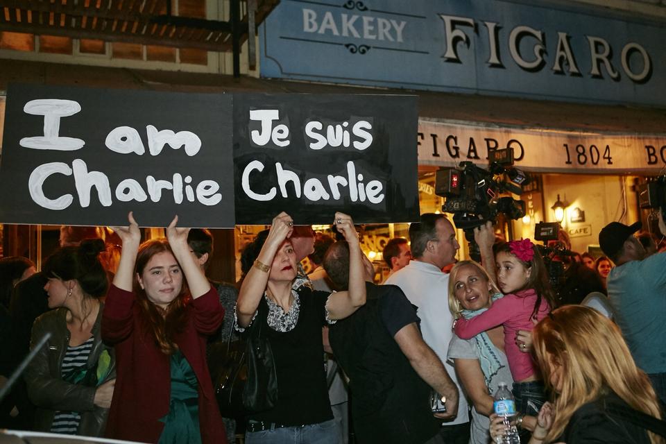 Foran den franske restaurant Figaro i Los Angeles, USA. 