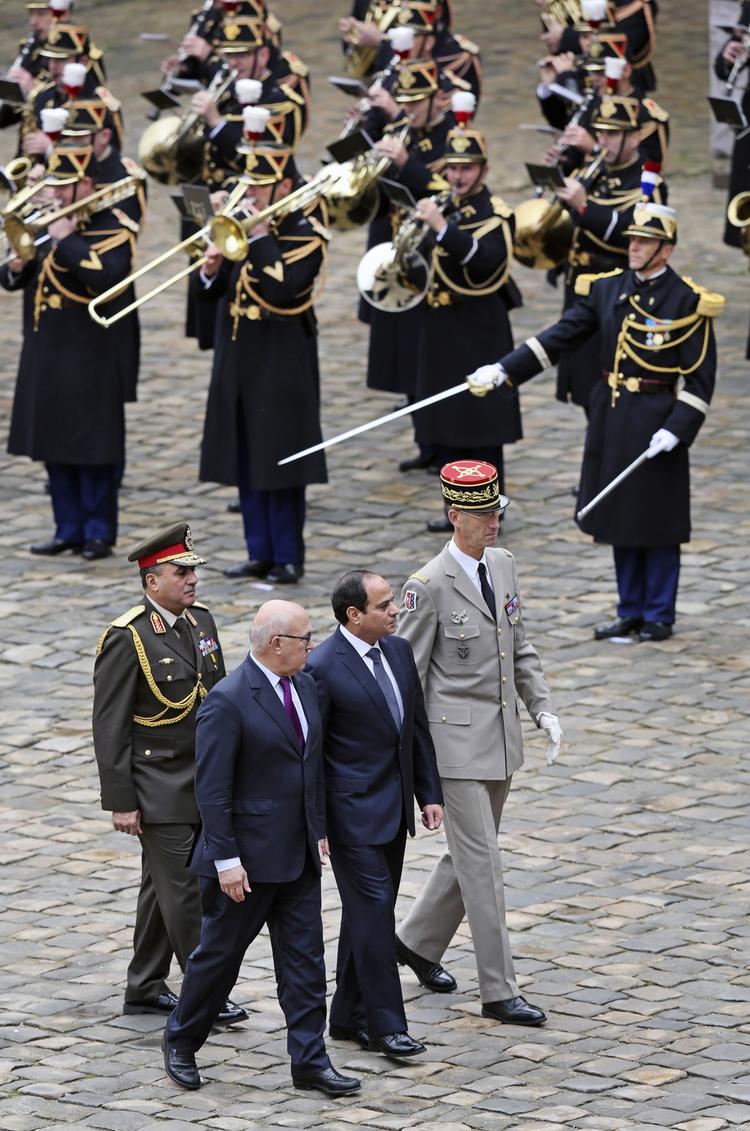 Fordømmelse. Abdel-Fattah al-Sisi på et besøg i Frankrig i november 2014. Hele den arabiske verden fordømmer angrebet mod Charlie Hebdo. 