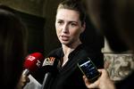 Terror. Justitsministeren Mette Frederiksen fordømmer angreb på satiremagasin i Frankrig, men terrortruslen herhjemme er ikke øget. 