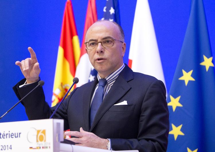 Attentat. Den franske indenrigsminister Bernard Cazeneuve kunne her til aften oplyse om, at det franske politi nu har anholdt ni personer i forbindelse med terrorangrebet på Charlie Hebdo. 