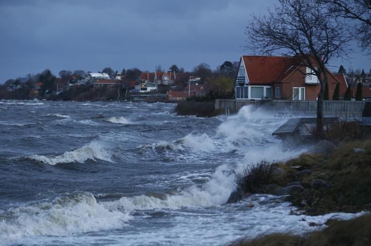 STORM. En storm med vindstød af orkanstyrke og navnet Dagmar rammer i morgen. Her et billede af stormen Bodil. 