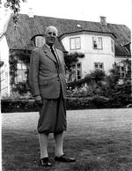 Krigserindringer. Thomas Dinesen fortæller uforskønnende og med barokke detaljer om træningen i Canada og England og om selve kampen i Frankrig. 