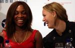 15-1. Wozniacki har aldrig slået Venus (tv), og har kun vundet en ud af 11  gange mod lillesøster Serena. 