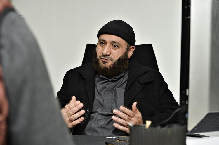 Omdiskuteret. »Vi vil ikke give efter for det massive pres, der bliver lagt på os som muslimer«, siger Oussama el Saadi, formand for Grimhøj-moskeen. 