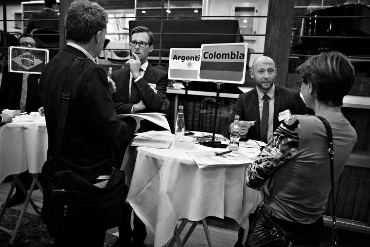 Speeddating. I Eigtveds pakhus fik virksomheder mulighed for at møde mere end 50 handelschefer fra danske ambassader og høre om mulighederne på nye markeder. 