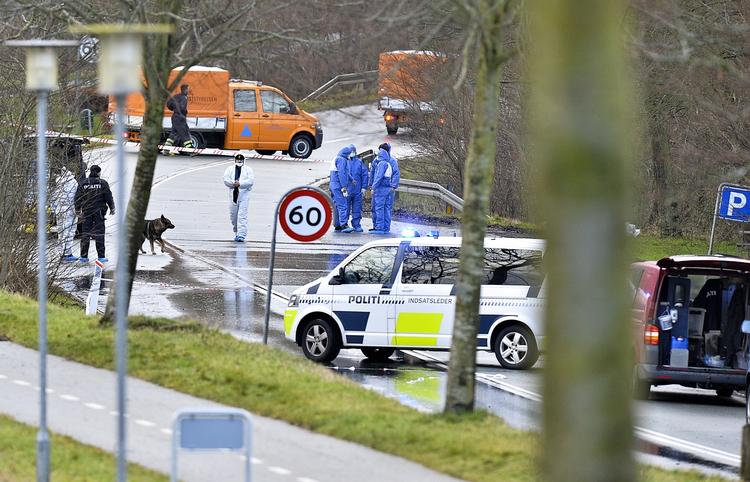 Efterforskning. Et lig blev i dag fundet ved en rasteplads ved Langå ved Randers. 