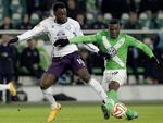 Dødsfald. Wolfsburgs unge midtbanespiller Junior Malanda (til højre) er død i en trafikulykke, skriver Bild. 