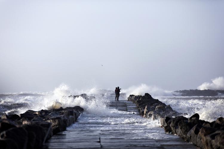 Tvillingestorm. Vestkysten fik stormen Egon at mærke. Sådan så der ud ved Hvide Sande i går eftermiddag. 