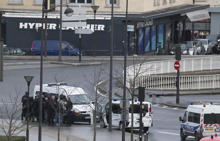 GIDSELTAGNING. Politiet vurderede, at det var for farligt at fortsætte gidselforhandlinger med Amedy Coulibaly, der dræbte fire. I en ny video forsvarer den nu dræbte gidseltager sine handlinger. 