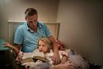 Potter-tid. Siden 7-årige Sofie Tuxen har været helt lille, har forældrene læst højt hver aften. Thue læser i øjeblikket om Harry Potters magiske oplevelser. 