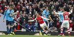 2-0. Med en fremragende scoring bragte Alexis Sanchez Arsenal foran 2-0. 