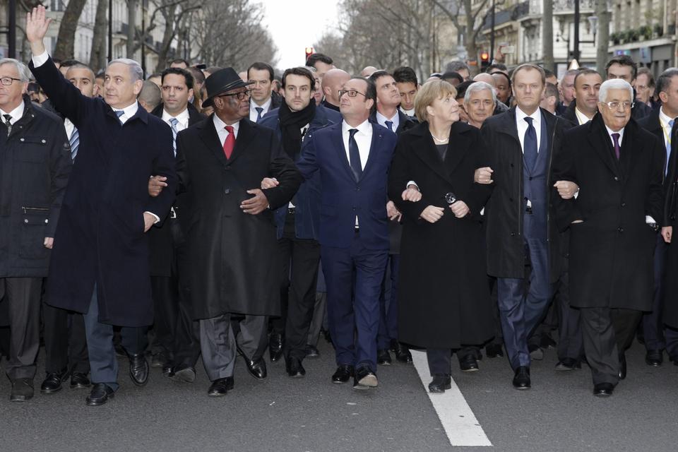 40 statsledere fra hele verden gik med i fredsmarchen, her Israels premierminister  Benjamin Netanyahu, Mali's præsident Ibrahim Boubacar Keita, Frankrigs præsident Francois Hollande, Tysklands kansler Angela Merkel, EU-præsident Donald Tusk, og den palæstinensiske præsident, Mahmoud Abbas. 