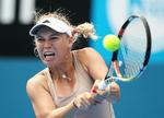 Ramt. Skaden bevirkede, at Wozniacki ikke kunne bruge sin baghånd optimalt, og når det ikke er muligt, så er det svært for danskeren at vinde en kamp. Baghånden er hendes bedste og mest stabile våben. 