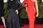 To af Hollywoods garvede kræfter, Lily Tomlin og Jane Fonda, skridter den røde løber af. 