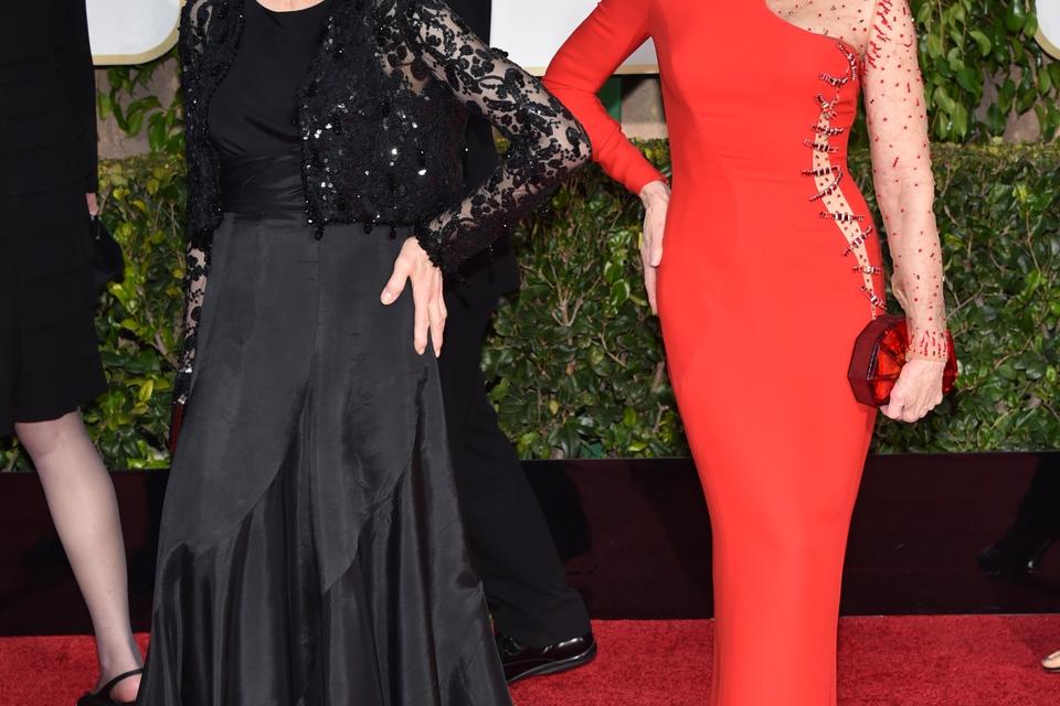 To af Hollywoods garvede kræfter, Lily Tomlin og Jane Fonda, skridter den røde løber af. 