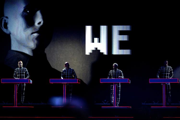 Teknisk. 'We Are The Robots' messer Kraftwerk, når de giver koncert. Over fire aftener kan man få hele det tyske bands musikhistorie gennem otte koncerter. 