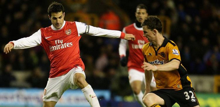 Ny. Foley (th) må se frem til mindre prominent modstand end Cesc Fabregas i den danske Superligae. 