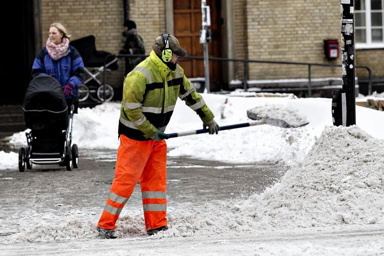 Nytte. Snerydning, parkarbejde, oprydning eller reparation af legepladser er nogle af de ting, man kan lave i et nyttejob. Men det er ikke alle ledige, der er klar til det. 