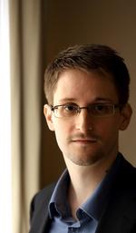 Whistleblower. Da den på det tidspunkt 29 år gamle systemanalytiker Edward Snowden i juni 2013 lækkede hundredtusindvis af fortrolige dokumenter, sparkede det gang i en international diplomatisk klapjagt. 