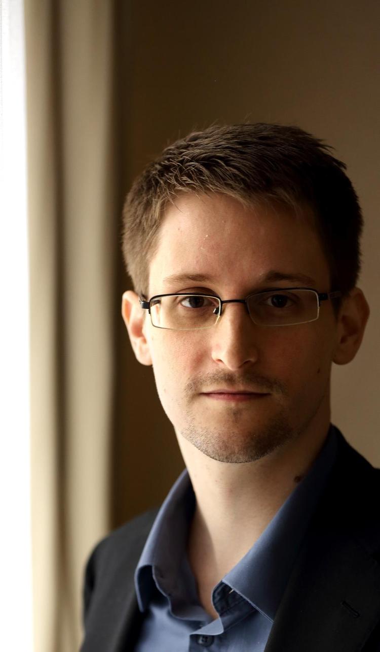 Whistleblower. Da den på det tidspunkt 29 år gamle systemanalytiker Edward Snowden i juni 2013 lækkede hundredtusindvis af fortrolige dokumenter, sparkede det gang i en international diplomatisk klapjagt. 