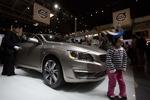 banebryder. Det er en mere rummelig udgave af Volvos model S60L, der skal give kinesiske bilproducenter fodfæste i USA. 