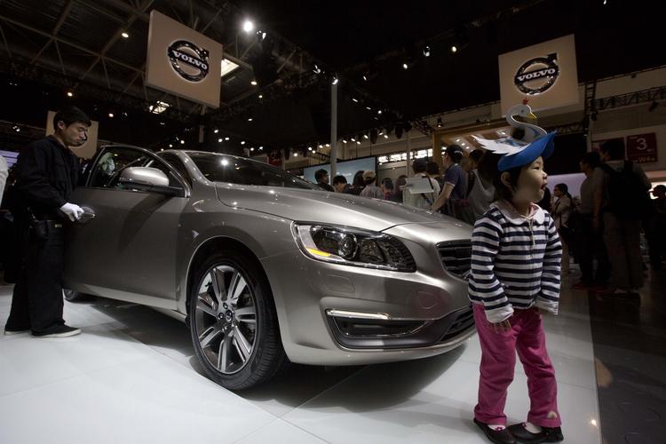 banebryder. Det er en mere rummelig udgave af Volvos model S60L, der skal give kinesiske bilproducenter fodfæste i USA. 