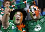 Irland. Der kommer i gennemsnit ca. 1.000 tilskuere til Sligos kampe i den bedste irske række, men når det irske landshold kvalificerer sig til store slutrunder, så følges de lokale helte af titusinder. 