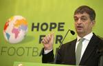 Kandidat? Champagne vil arbejde for  »et nyt og mere demokratisk Fifa, der opfører sig bedre«. Han har tidligere bl.a.  arbejdet i Fifa som bl.a. Sepp Blatters internationale rådgiver og som journalist på magasinet France Football. 