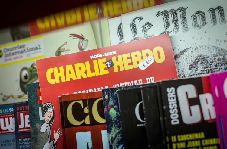 Charlie. Den danske distributør vil ikke oplyse, om det er af sikkerhedsgrunde nogle danske kiosker afviser at forhandle Charlie Hebdo, men forventer, at distributionen udelukkende vil ske i »større magasinudsalg«. 