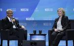 Strategen. Hillary Clinton blev i efteråret interiewet af John Podesta under en energikonference. Nu ser han ud til at blive hendes rådgiver frem mod det kommende præsidentvalg. 