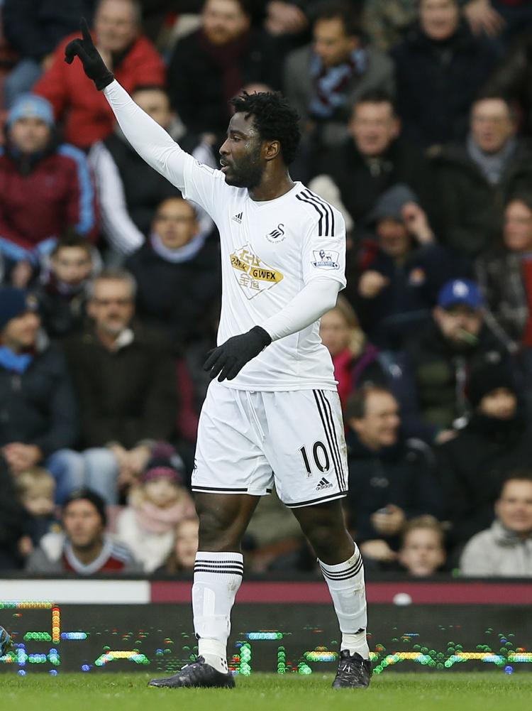 Videre. Den sælgende klub Swanseas tjener godt på Bony, der har mere end fordoblet sin markedsværdi på et par år. 