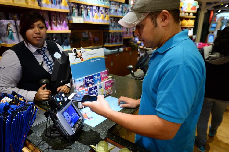 Lokalt. De små producenter udnytter deres forbindelser og lokalkendskab til at gøre indhug på smartphone-markedet. Arkivfoto. 