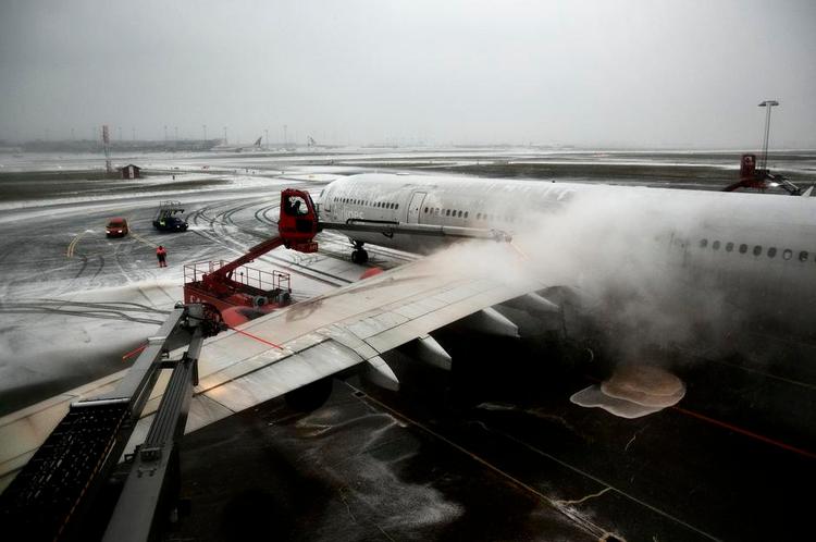 Travlhed. Flytrafikken fra Kastrup satte rekord i 2014. Her er et fly til afisning inden afgang i januar sidste år. 