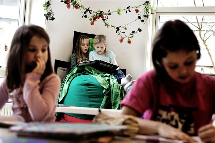 Socialisering. Kortere åbningstider og højere pris får flere og flere forældre til at tage deres børn ud af SFO'en, viser en undersøgelse for FOA. 