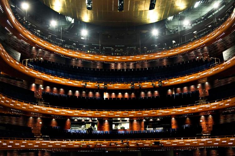 Halvtomt. Antallet af publikummer, men også antallet af forestillinger i Operaen i København er faldet drastisk siden succesboomet i 2008, da der var mere end 200 opførelser og blev solgt 251.000 billetter. 